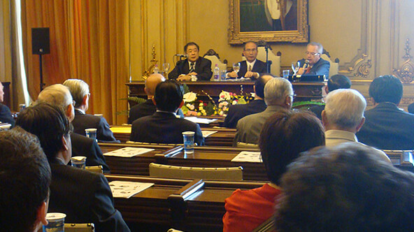 Mitsubishi & Co. donates Japanese law translations to the University of São Paulo Law School - 2010